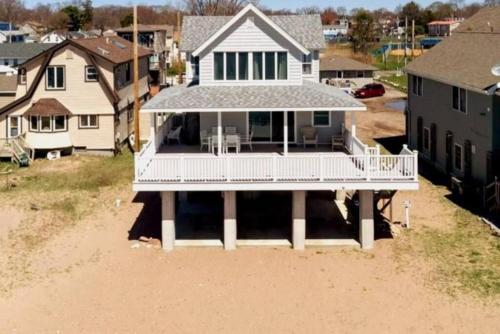 Cozy Beach - Direct Waterfront!