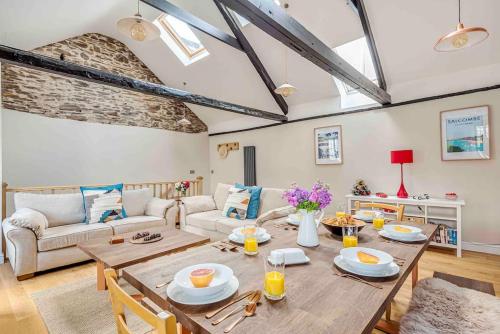 Sea Chest, Salcombe Waterside Apartment