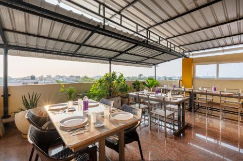 Restaurant, Treebo Grace Inn, 3 Min Walk From Promenade Beach in Pondicherry