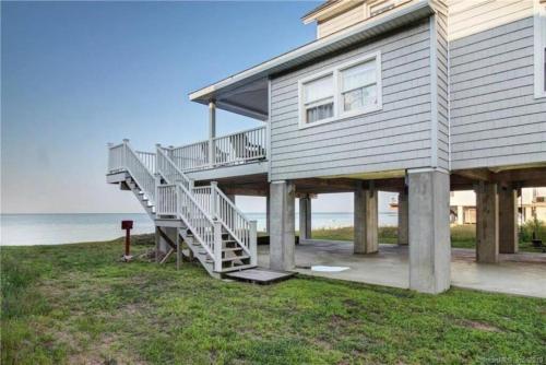 Cozy Beach - Direct Waterfront!