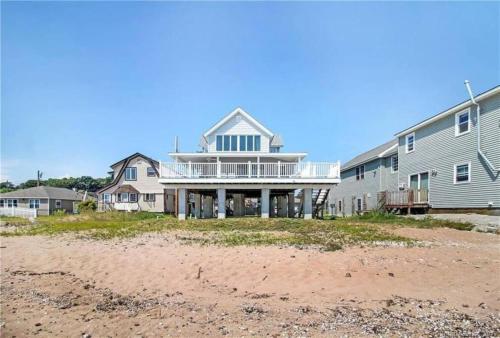 Cozy Beach - Direct Waterfront!