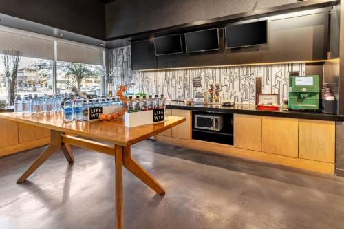 Aloft Jacksonville Tapestry Park - image 10