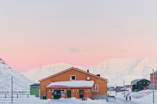 Coal Miners’ Cabins - Accommodation - Longyearbyen