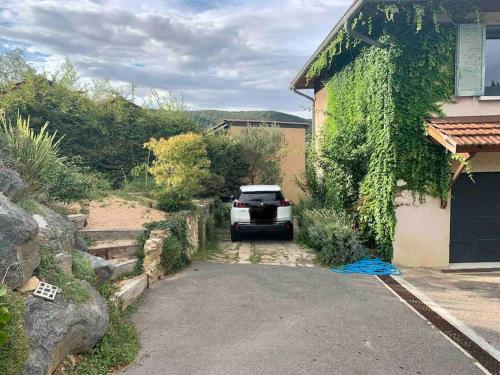 Studio indépendant dans maison