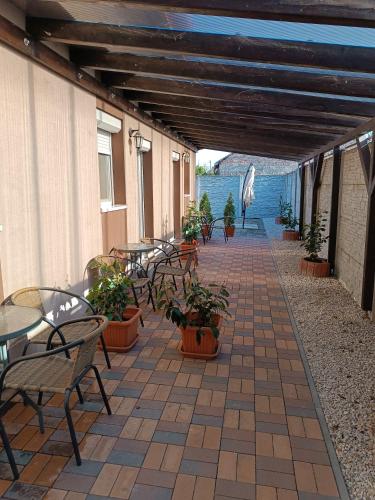 Boglarka Vendeghaz in โมซอนมากีย์โรวาร์