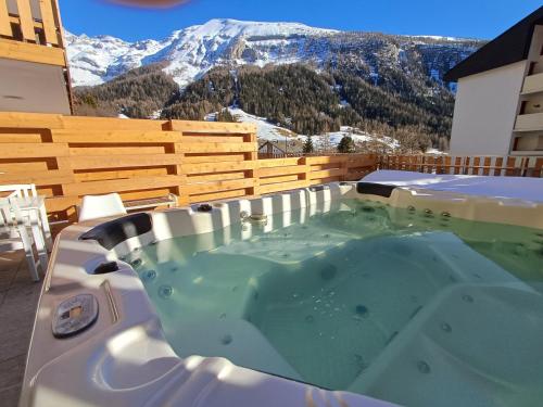 Spacieux appart - 2 chambres à coucher incl Jacuzzi Privé in Leukerbad, Schweiz