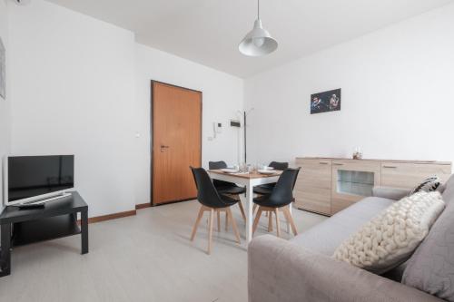 One-Bedroom Apartment image 9