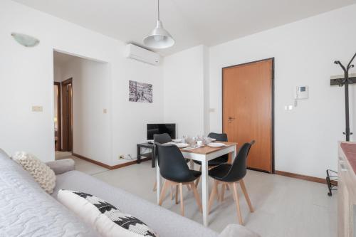 One-Bedroom Apartment image 10