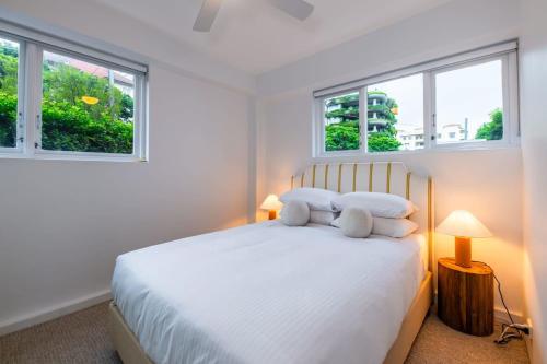 Riverside apartment with city & Story Bridge view