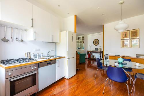 Colonna Classic Style Apartment by Wonderful Italy, Naples (photo 3)