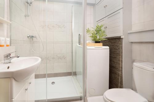 Blue Studio z balkonem by Noclegi Renters