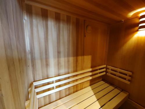 8 person farmhouse with sauna