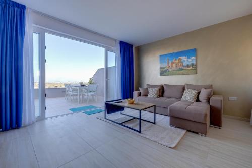 Salmar Court Holiday Apartments with Pool by Buena Vista 4