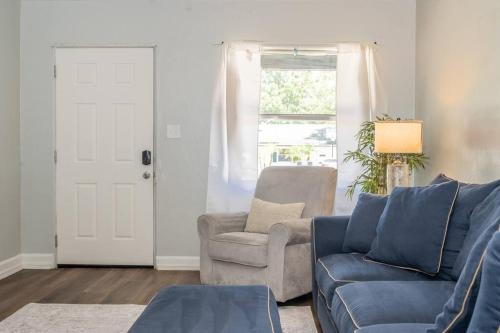 Cute & Pet Friendly! Near Legoland!