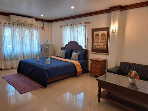 Ayutthaya teak home Homestay