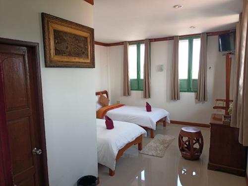 Ayutthaya teak home Homestay