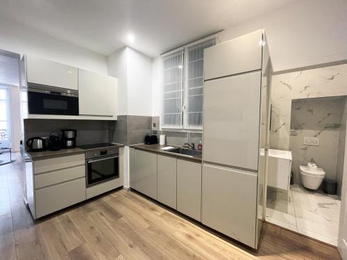 64-LUXURY FLAT CHAMPS ELYSEES (1D) - image 10