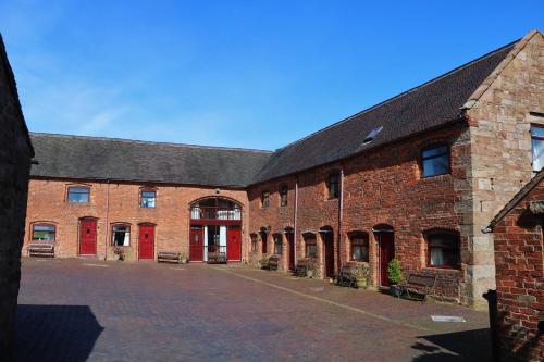 Bank Top Farm Cottages - image 4
