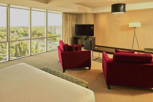 Executive Junior King Suite