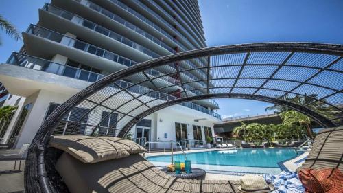 Infinite View| Balcony| Pool + Near Beach - 수영장