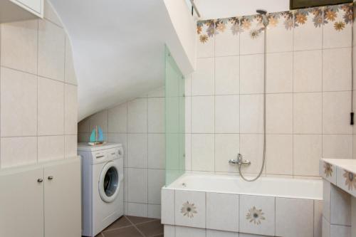Aoria Estate Villa - image 12