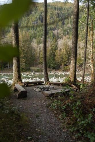 Amos Cabin - luxury in the mountains on the river.