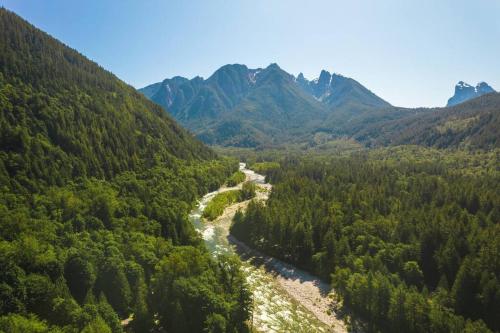 Amos Cabin - luxury in the mountains on the river.