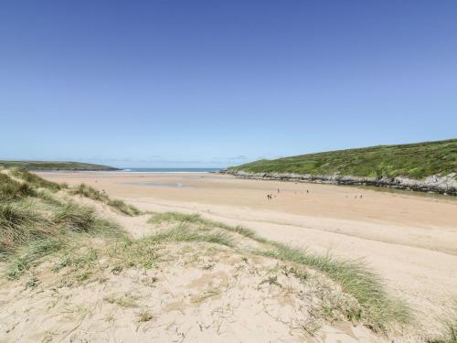 Exterior view, Little Beach Cabin in West Pentire