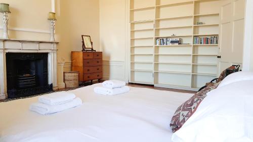 Spacious 2-Bedroom Georgian Edinburgh City Apartment