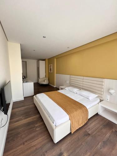 Mini Hotel & Maxi Room - image 4