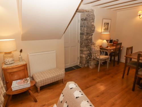 One Cheriton Row - image 6