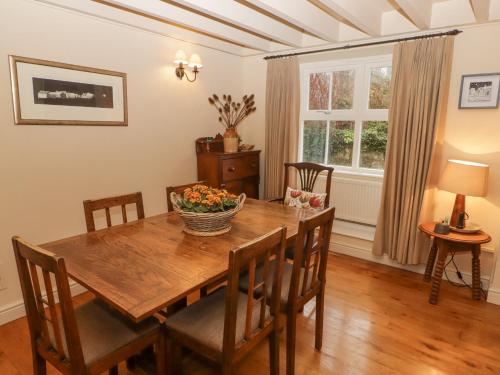 One Cheriton Row - image 8