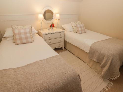 One Cheriton Row - image 3