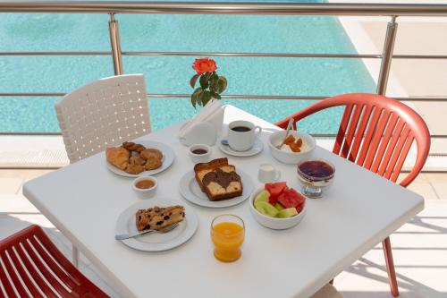 Niriides Luxury Villas - image 11