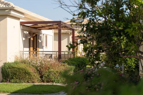 Niriides Luxury Villas - image 8