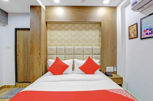 OYO Hotel R S Palace