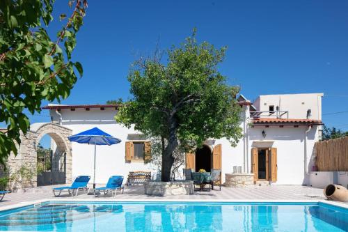 Silver Gem Villa with private pool gîte à louer Metókhia Fratzeskianá