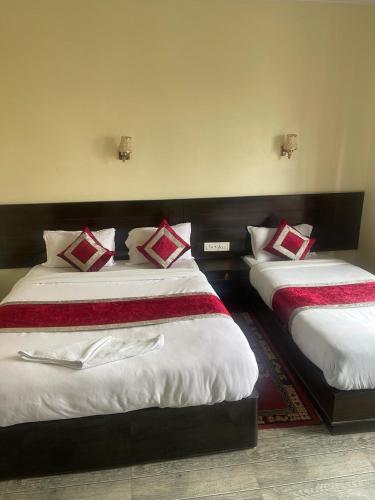 Deluxe Double Room with Two Double Beds image 2