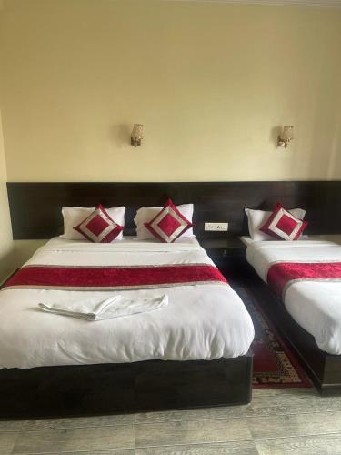Deluxe Double Room with Two Double Beds image 1