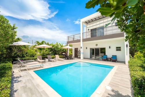 Private Pool Villa Ocean Views Steps from Beach