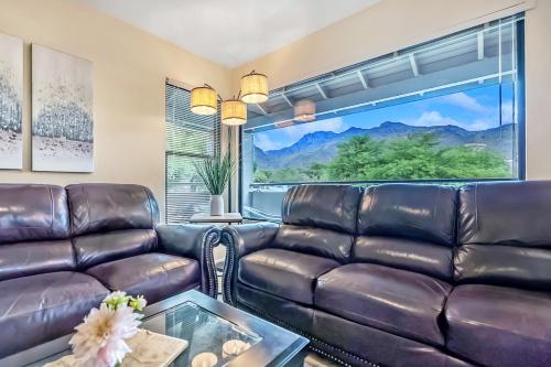 Spacious Tucson Retreat 3 King Beds PoolsSpas Mountain Views HikingGolf - image 3