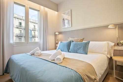 Fisa Rentals Ramblas Apartments - image 5