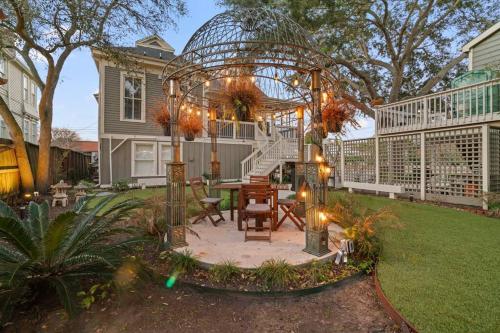 GalvestonGlam Beach Home With King Bed in Galveston, USA