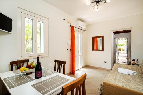 Apartment with partial Sea View image 10