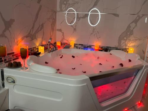 Luxueux Appartement Jacuzzi proche de Paris - Location saisonnière - La Celle-Saint-Cloud