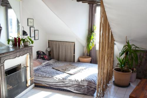 Cozy Studio Near The Canal Saint Martin - main image