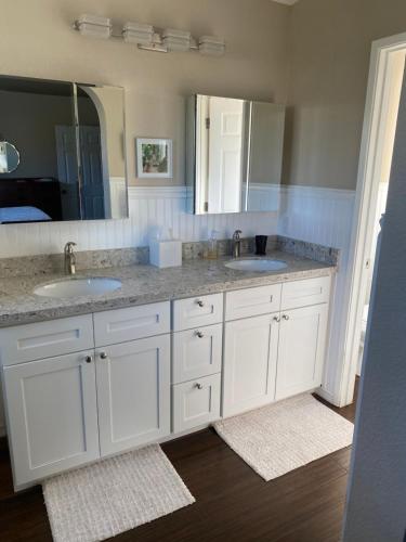 En-suite newly remodeled in Elk Grove