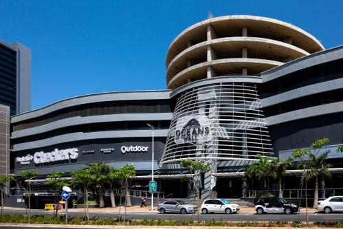 Opulent Oceans Apartment 2505 with Sea Views