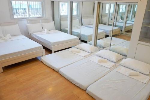 Makati Altean Apartment (Delfin Room), Manila
