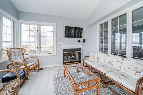 Waterfront Chautauqua Lake Home with Stunning Views in Jamestown, USA